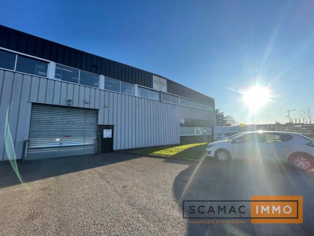 Location Entrepôt 499 m² - Photo 1