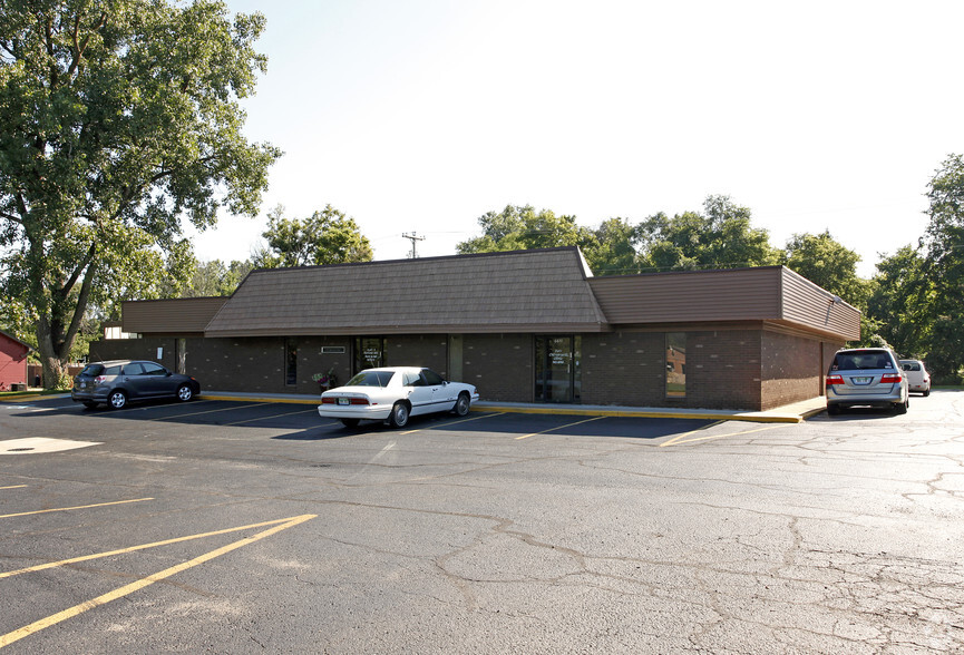 4495-4499 S Center Rd, Burton, MI for sale - Primary Photo - Image 1 of 1