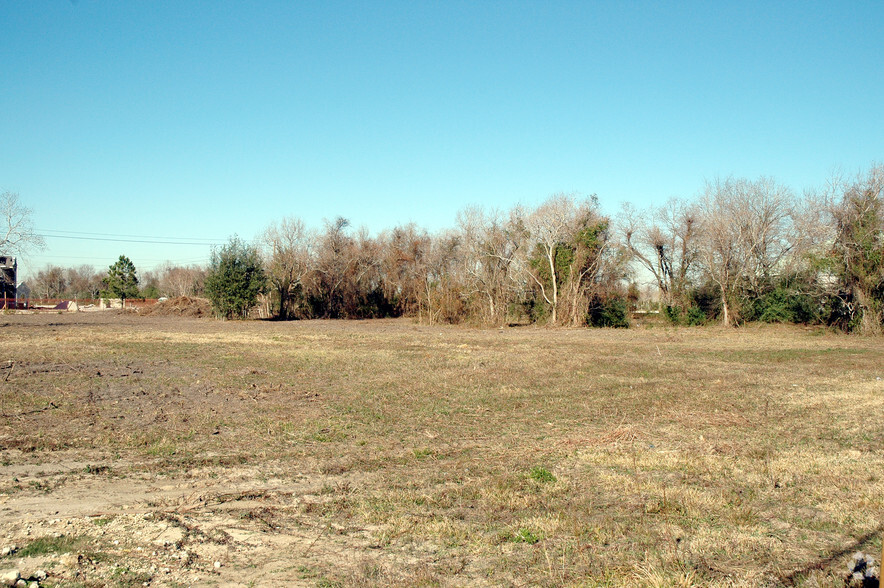 6000 Garth Rd, Baytown, TX for sale - Primary Photo - Image 1 of 1