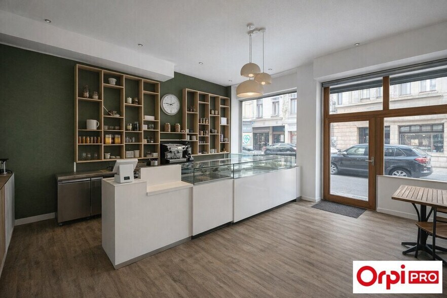 Retail in Lyon to rent - Building Photo - Image 3 of 6