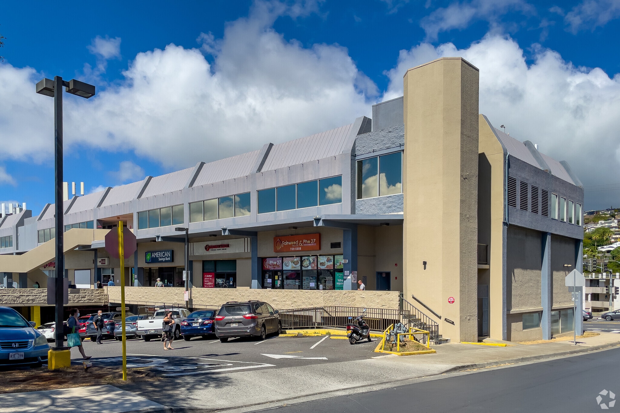 3221 Waialae Ave, Honolulu, HI to rent Building Photo- Image 1 of 6