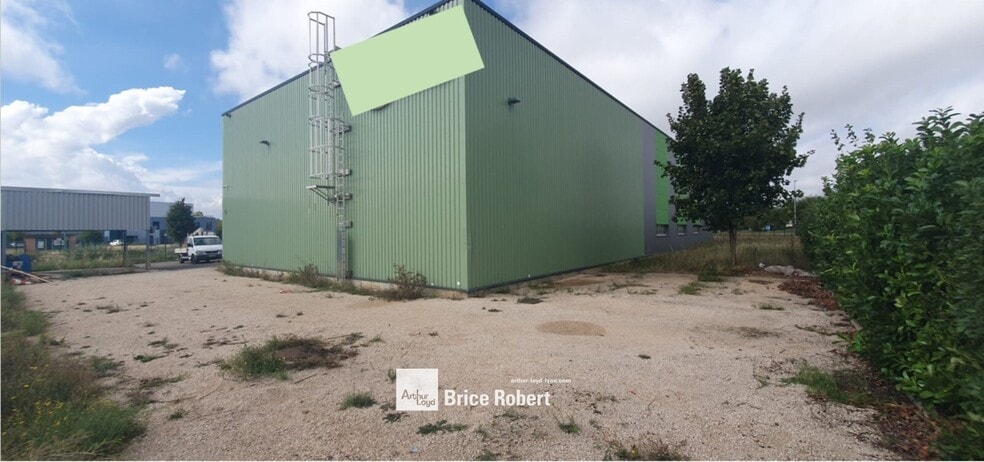 Light Industrial in Civrieux for sale - Building Photo - Image 2 of 8