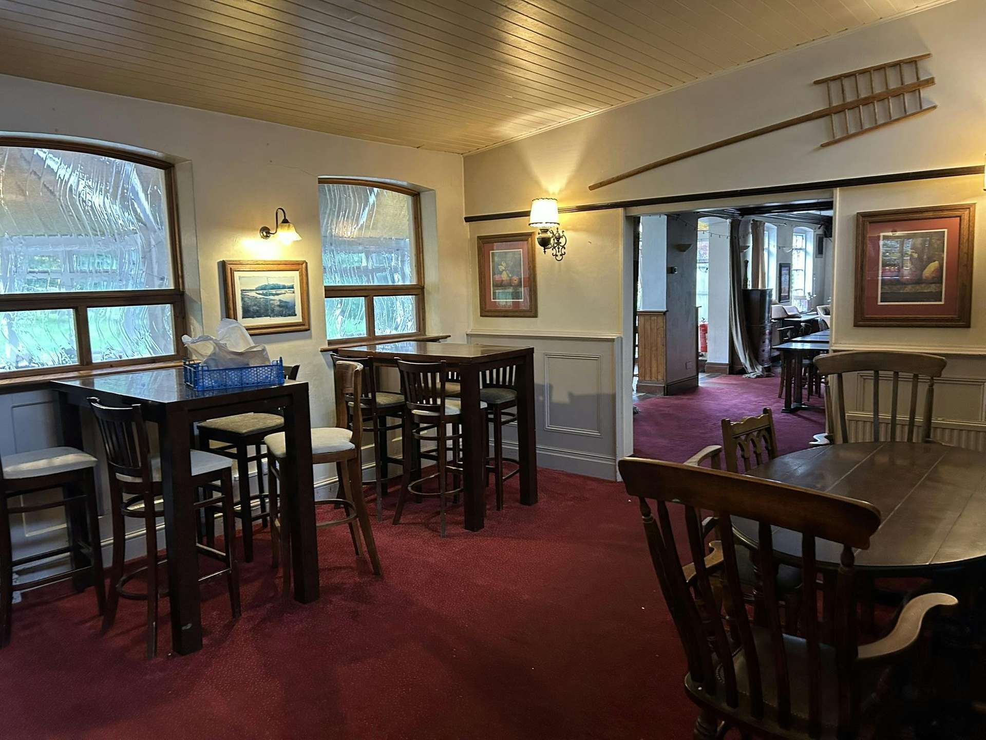 Stane St, Ockley to rent Interior Photo- Image 1 of 2