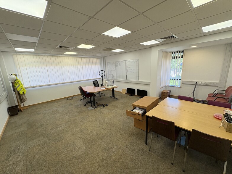 Conqueror Ct, Sittingbourne to rent - Building Photo - Image 2 of 5