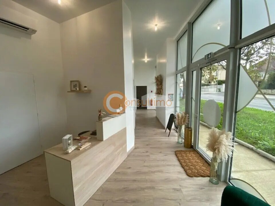 Retail in Carbon-Blanc to rent Building Photo- Image 1 of 13