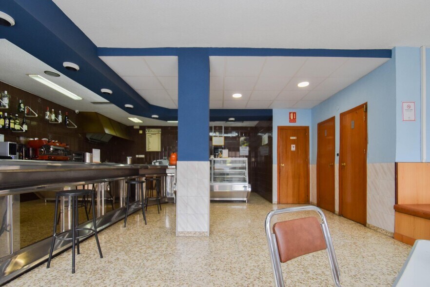 Plaza Poeta Garcilaso de la Vega, 6, Granada, Granada for sale - Building Photo - Image 2 of 47
