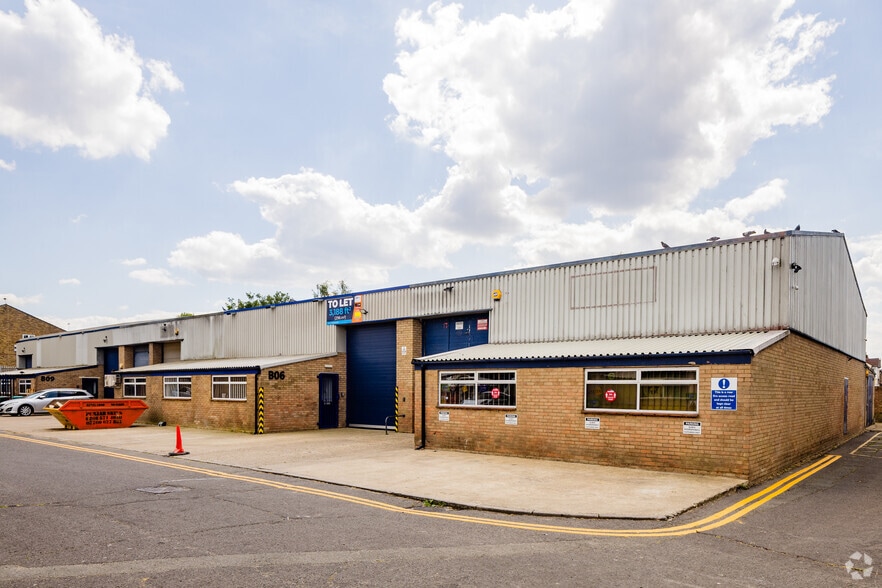 Bath Rd, Hounslow to rent - Building Photo - Image 2 of 5