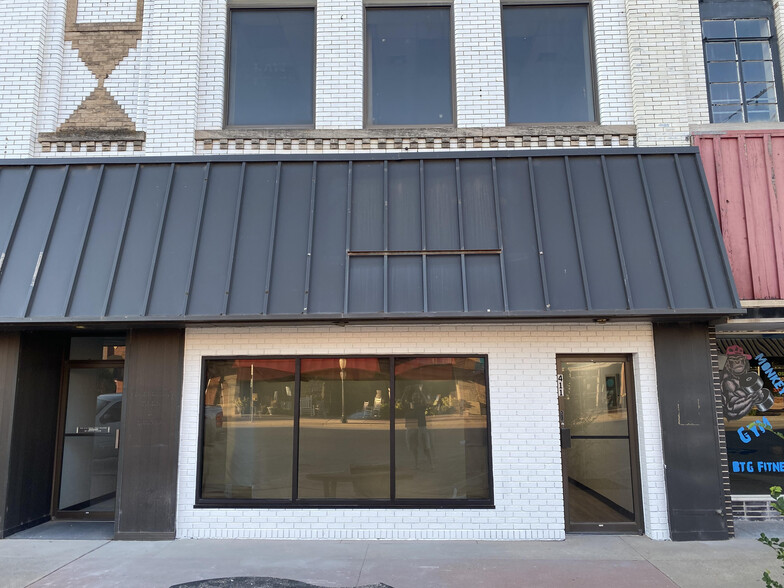 409-411 W Chickasha Ave, Chickasha, OK for rent - Building Photo - Image 1 of 5