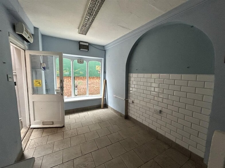 2 Wellington Ln, Stamford to rent - Interior Photo - Image 2 of 2