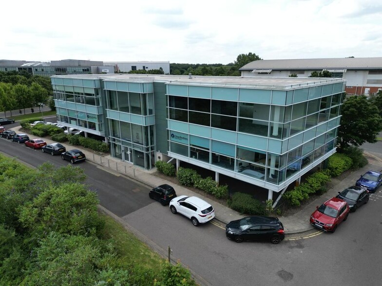 Lakeside Blvd, Doncaster to rent - Building Photo - Image 3 of 4