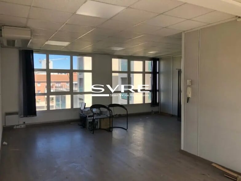Office in Marseille to rent - Building Photo - Image 3 of 6