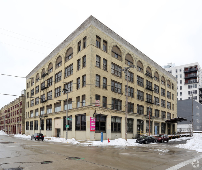 160 S 2nd St, Milwaukee, WI for sale - Primary Photo - Image 1 of 1