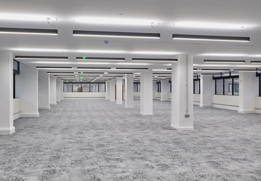 Dingwall Rd, Croydon to rent - Interior Photo - Image 2 of 8