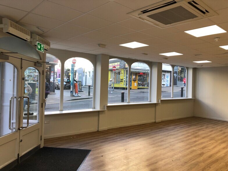 115 St James's St, Brighton to rent - Interior Photo - Image 3 of 9