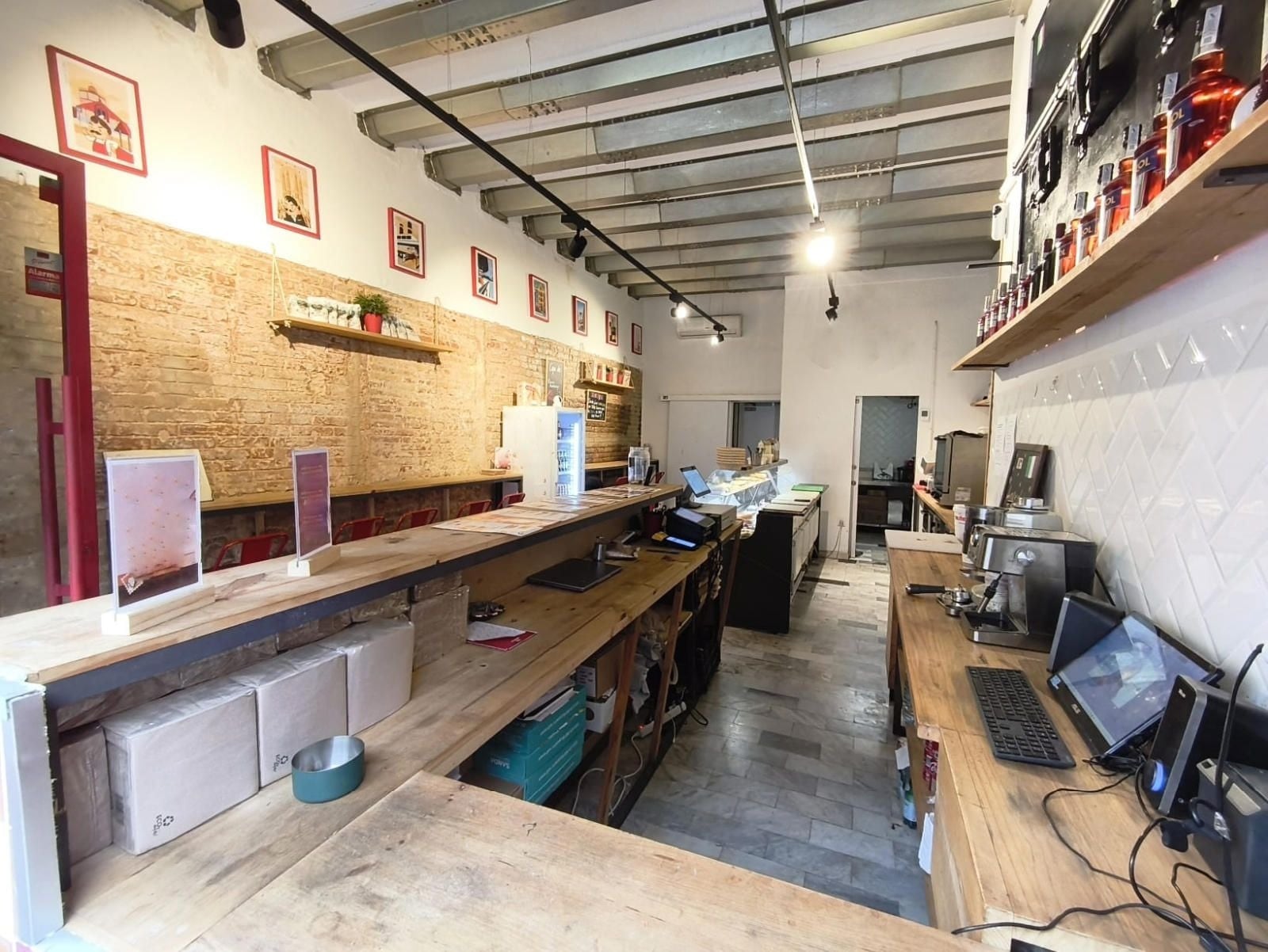 Retail in Barcelona, Barcelona to rent Interior Photo- Image 1 of 9