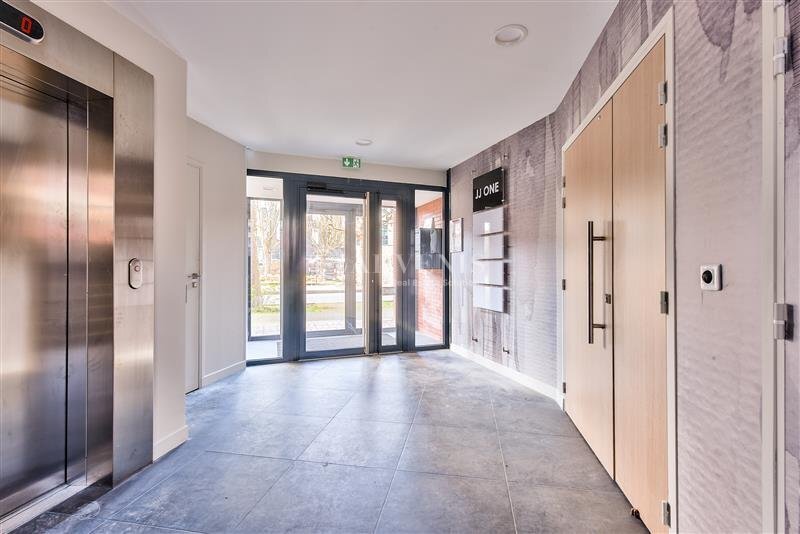 1 Rue James Joule, Guyancourt to rent - Lobby - Image 3 of 4