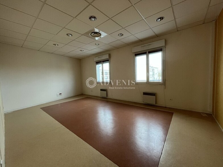 Build-to-Rent in Dammarie-les-Lys for sale - Interior Photo - Image 3 of 5