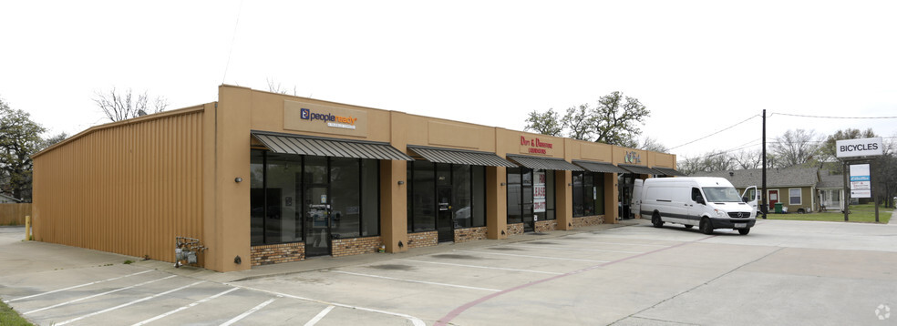 1700-1708 N Elm St, Denton, TX for sale - Building Photo - Image 1 of 1