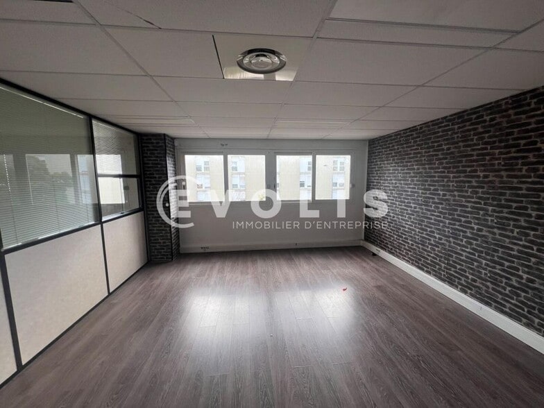 Light Industrial in Alfortville to rent - Interior Photo - Image 2 of 4