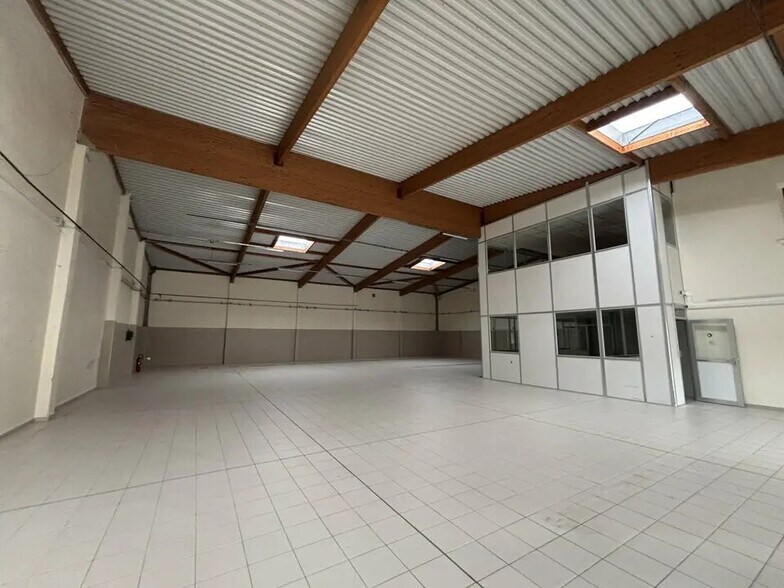 Light Industrial in Décines-Charpieu to rent - Building Photo - Image 3 of 20