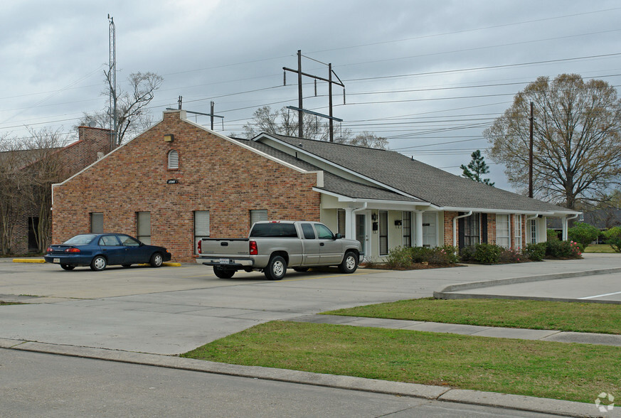 11949 Bricksome Ave, Baton Rouge, LA for rent - Primary Photo - Image 1 of 11