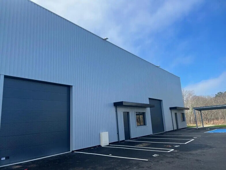 Office in MÉRIGNAC to rent - Building Photo - Image 3 of 7