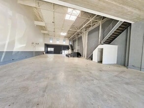 Light Industrial in Vaux-le-Pénil to rent Interior Photo- Image 1 of 7