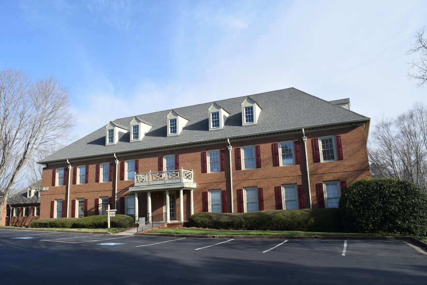 1070 Cambridge Sq, Alpharetta, GA for rent - Building Photo - Image 3 of 13