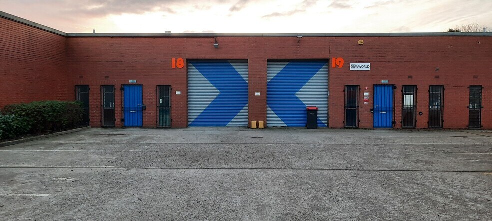 Spring Road Industrial Estate Lanesfield Drive, Wolverhampton to rent - Primary Photo - Image 1 of 8