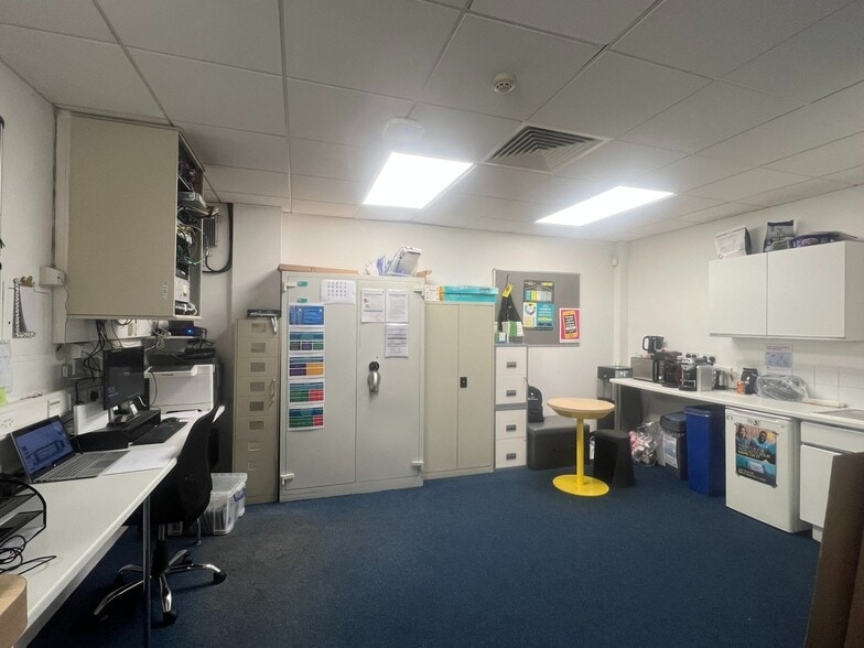 14-22 Effingham St, Rotherham to rent - Interior Photo - Image 3 of 5