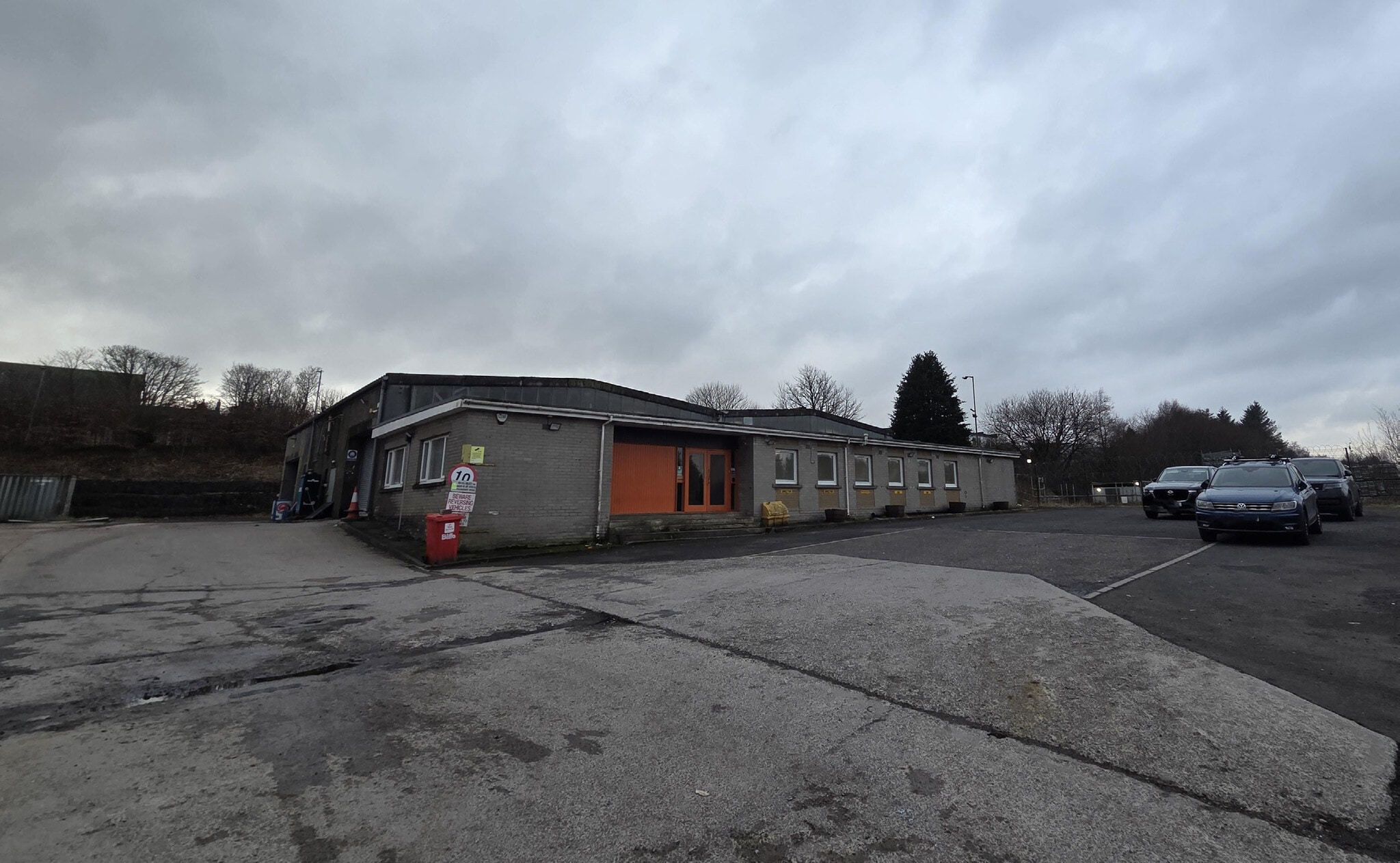 Mossburn Ave, Shotts to rent Building Photo- Image 1 of 3