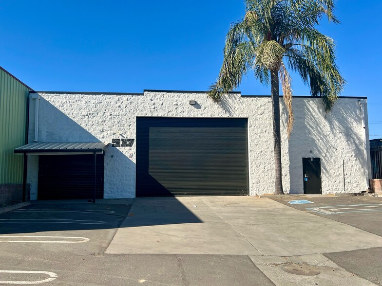 917 Paradise Rd, Modesto, CA for sale - Building Photo - Image 1 of 25