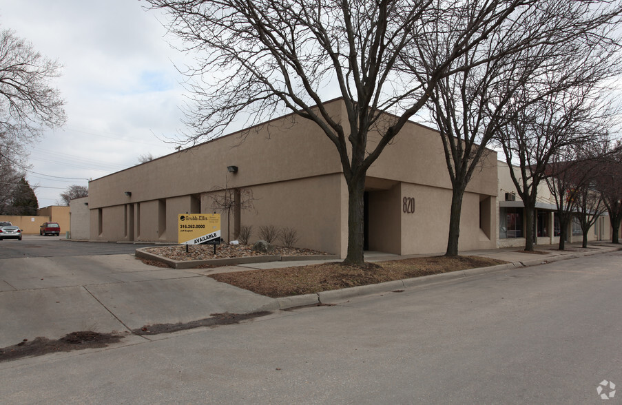 820 N Main St, Wichita, KS for sale - Primary Photo - Image 2 of 12