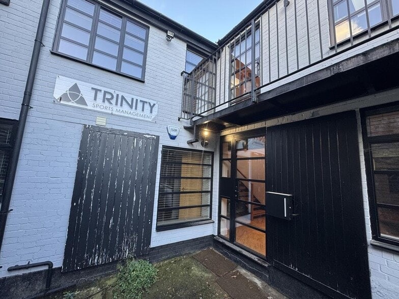 Sheen Ln, London to rent - Building Photo - Image 1 of 11