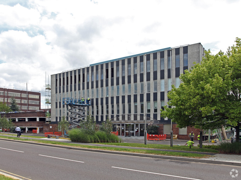 Basing Vw, Basingstoke for rent - Primary Photo - Image 1 of 3