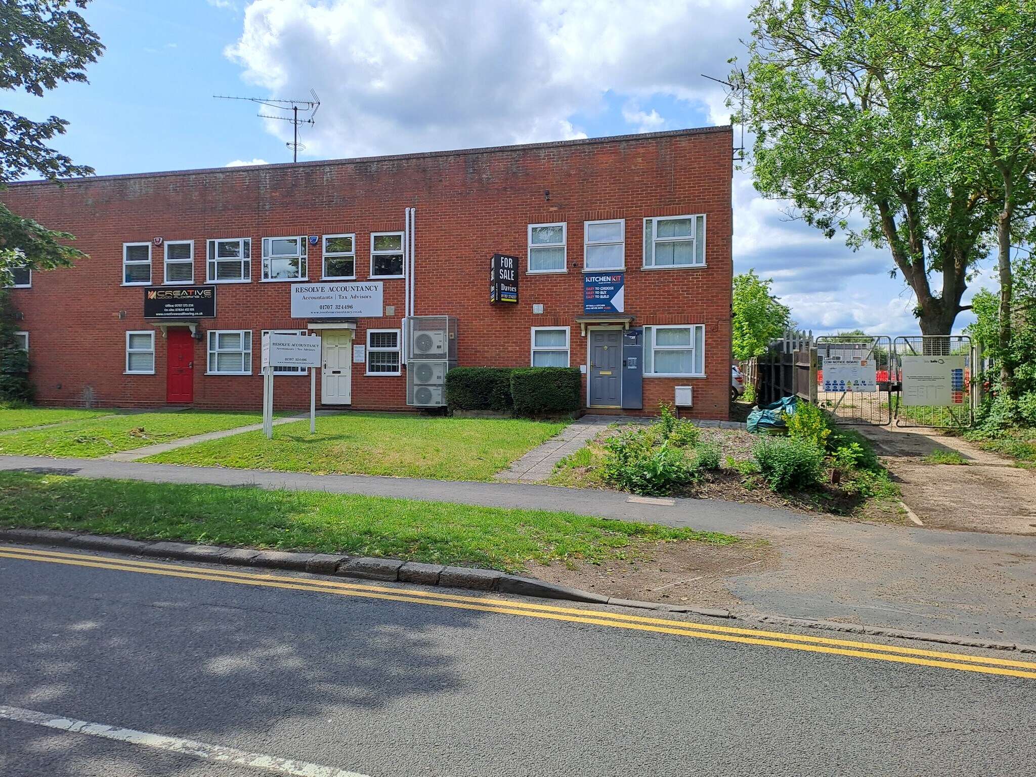 Tewin Rd, Welwyn Garden City to rent Building Photo- Image 1 of 8