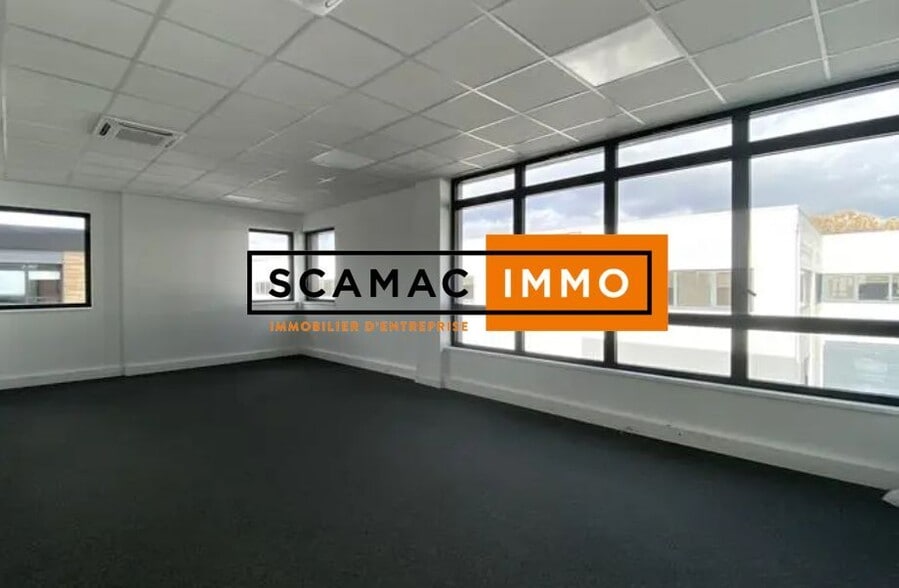 Industrial in Villeneuve-la-Garenne to rent - Interior Photo - Image 2 of 12