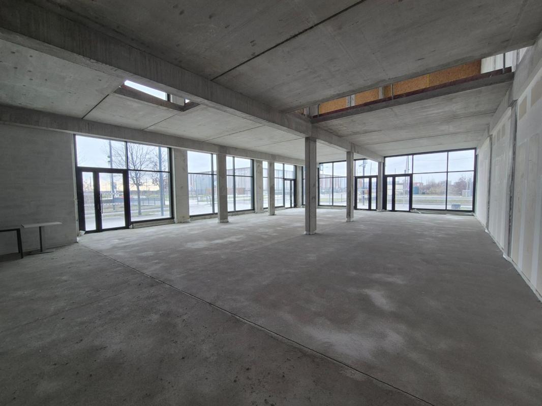 Industrial in Tremblay-en-France for sale Building Photo- Image 1 of 25