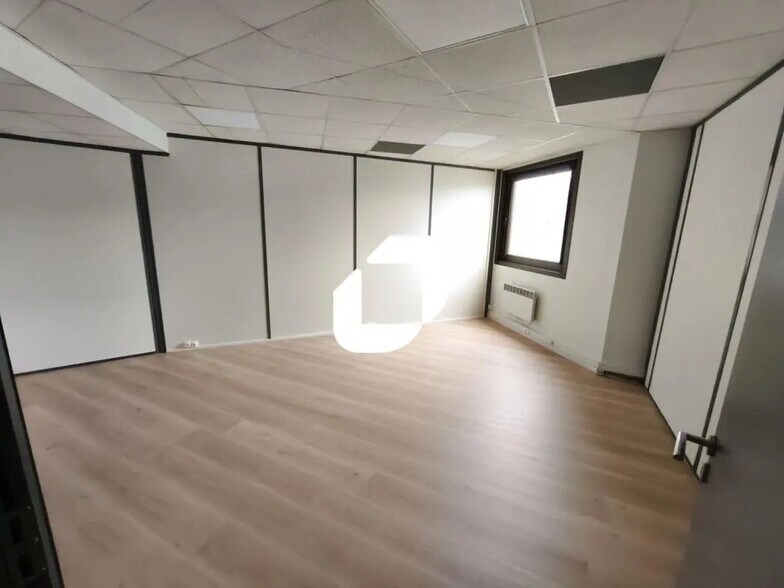 Office in Rosny-sous-Bois to rent - Interior Photo - Image 2 of 4