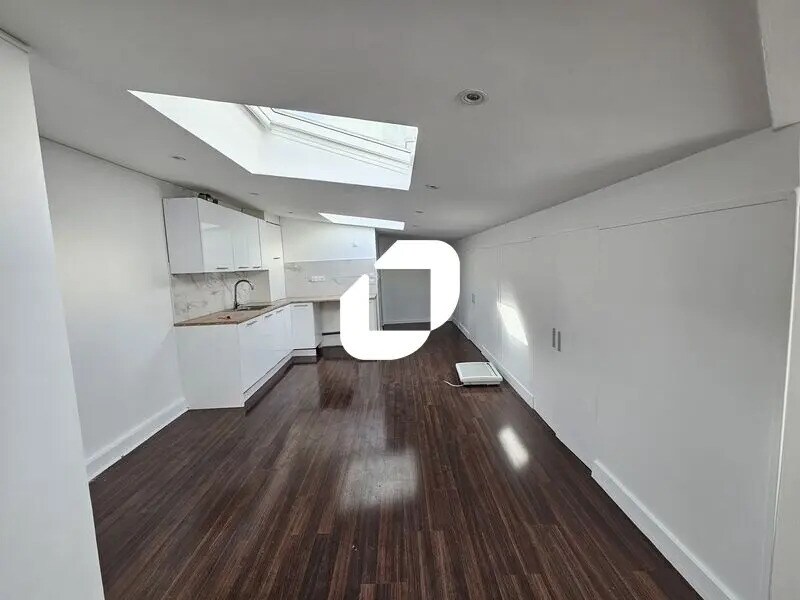 Office in Versailles to rent Interior Photo- Image 1 of 10