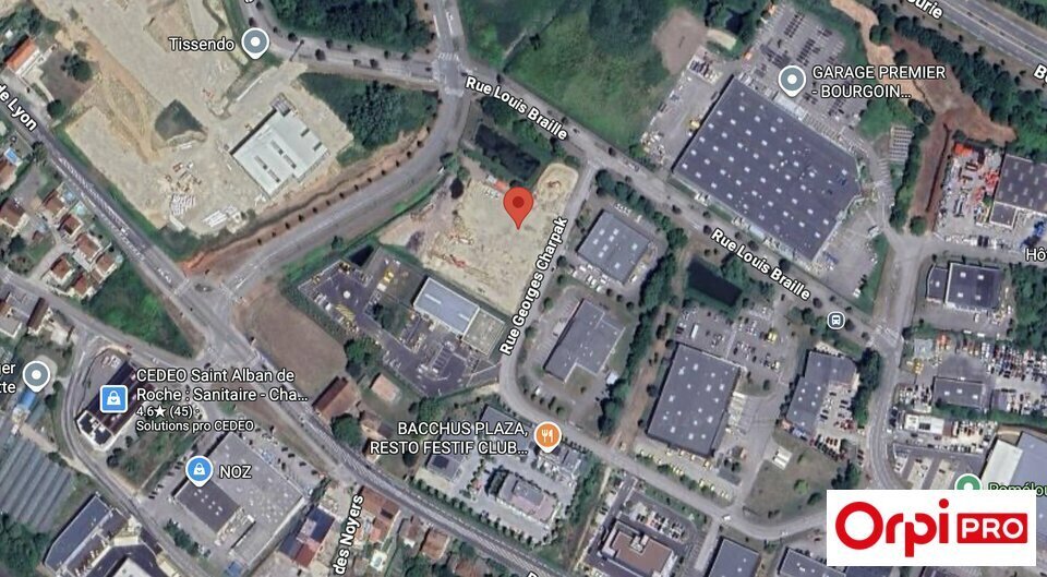 Light Industrial in Bourgoin-Jallieu to rent - Building Photo - Image 1 of 7