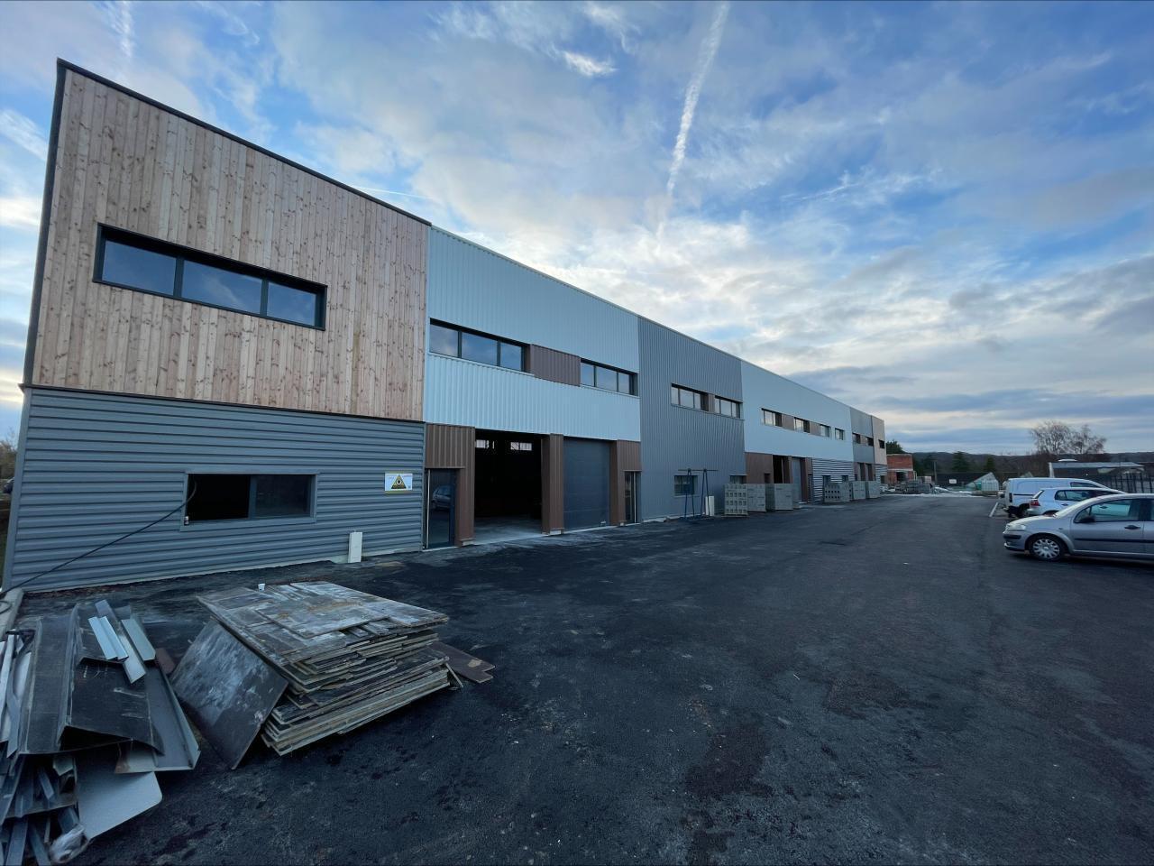 Light Industrial in Viarmes to rent Building Photo- Image 1 of 16