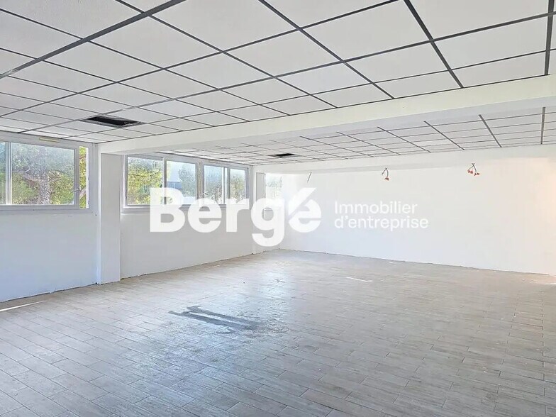 Office in Cannes to rent - Interior Photo - Image 3 of 11