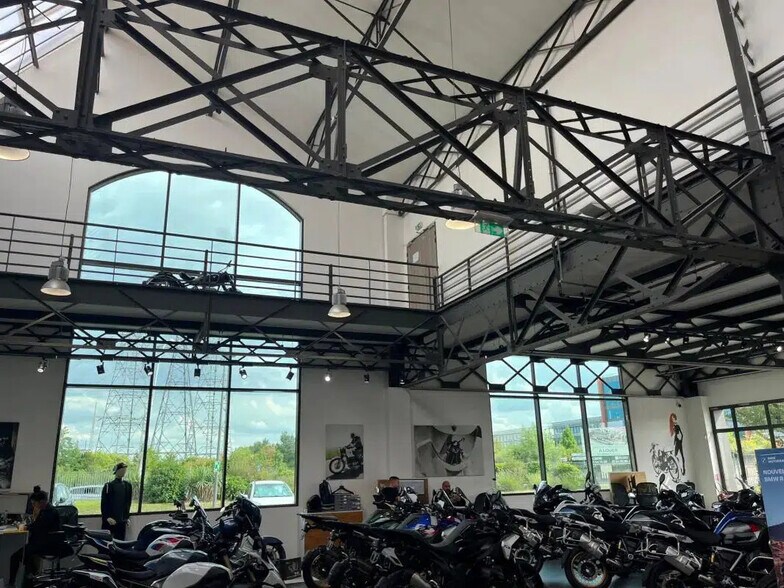 Industrial in Gennevilliers to rent - Building Photo - Image 3 of 8