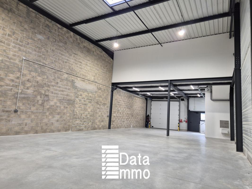 Industrial in Lieusaint to rent Building Photo- Image 1 of 9