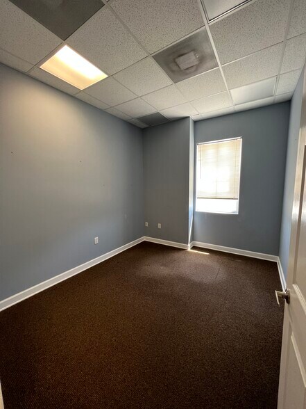 2102 W Cass St, Tampa, FL for rent - Interior Photo - Image 2 of 19