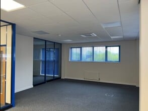Lower Farm Rd, Northampton to rent Interior Photo- Image 1 of 5