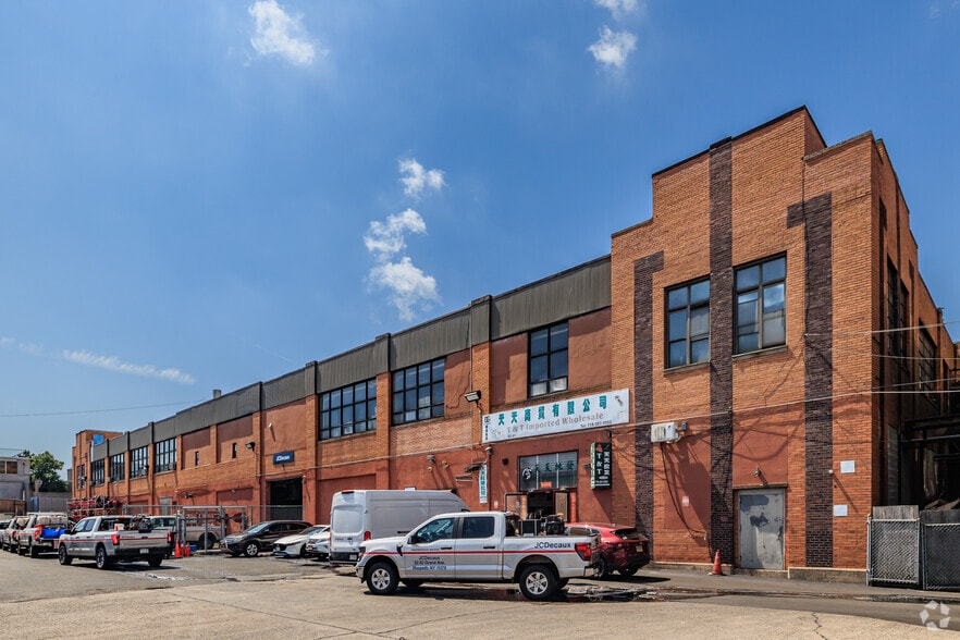 52-02 Grand Ave, Maspeth, NY for sale - Primary Photo - Image 1 of 1