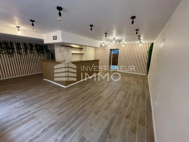 Retail in Saint-Maurice to rent - Interior Photo - Image 3 of 11