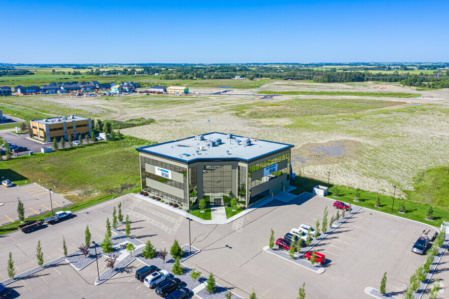 546 Laura Ave, Red Deer County, AB for sale - Aerial - Image 3 of 3